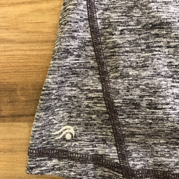 NWOT Ideology Athletic V-Neck S/S Top Sz SM - Picture 6 of 7